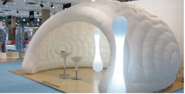 Luna inflatable tent