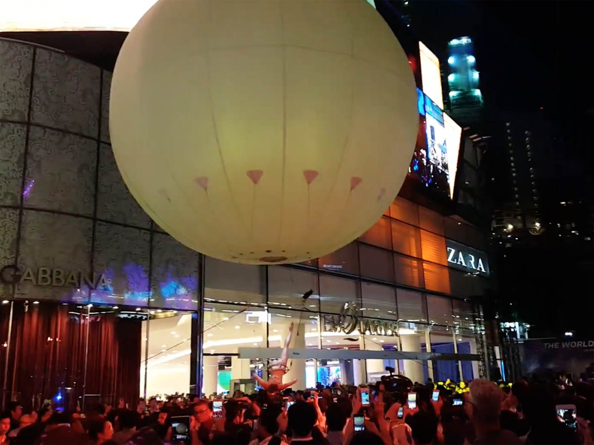 aerial acrobatic balloon