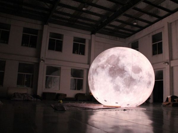 5m Moon Balloon With Light - Image 2