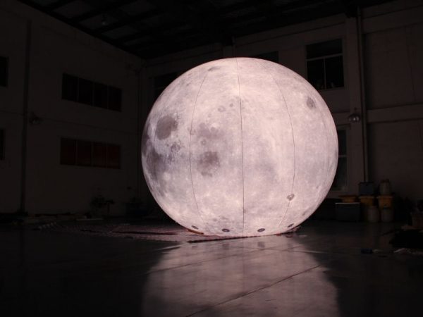 5m Moon Balloon With Light - Image 3
