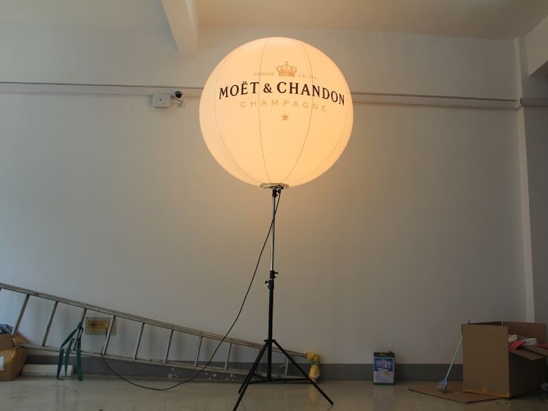 moet-chandon-tripod-Stand-Balloon.jpg